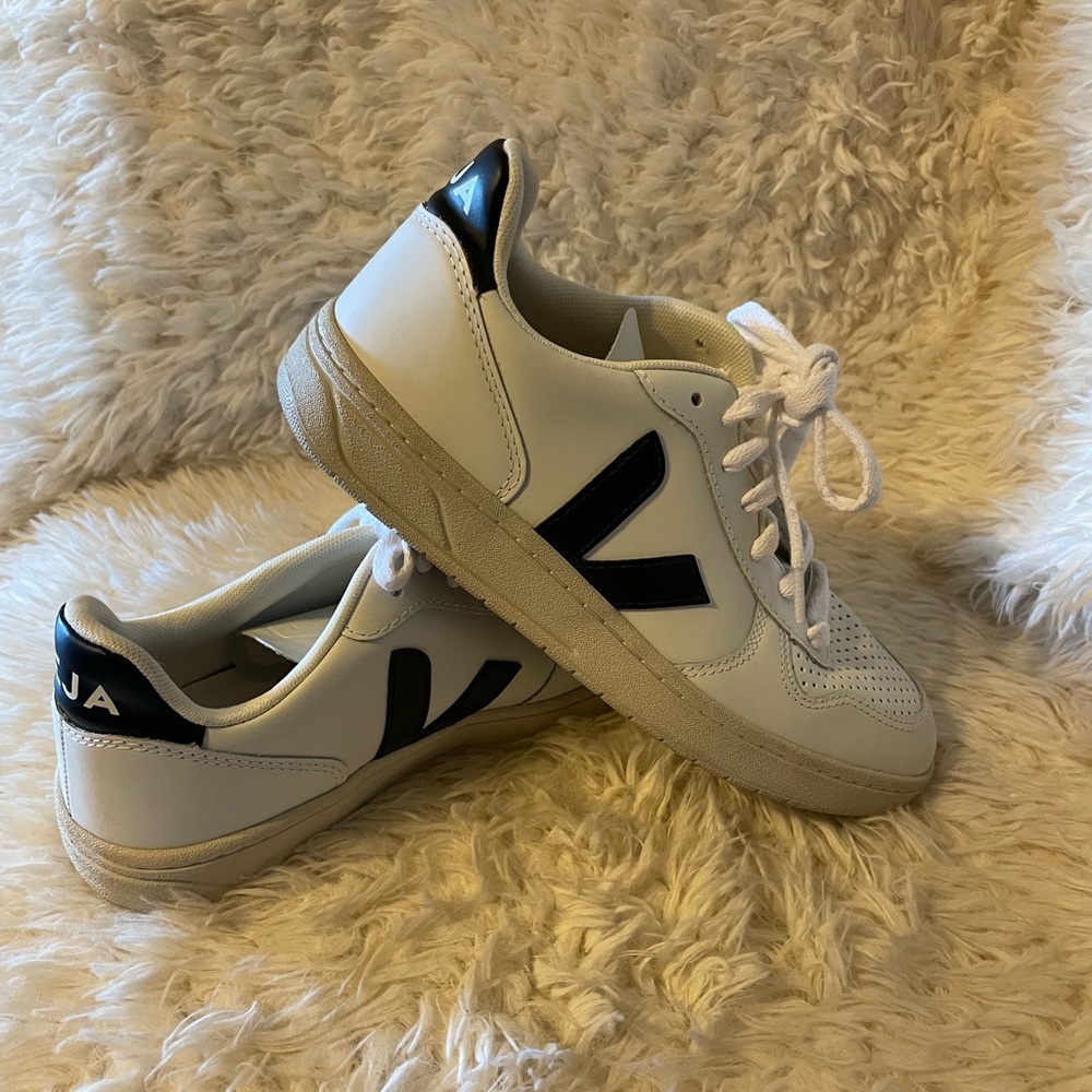 Veja V-10 Sneakers